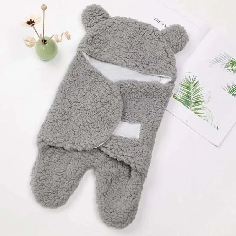 Ultra-soft starfish baby sleeping bag with bear ears, made of warm lamb wool.